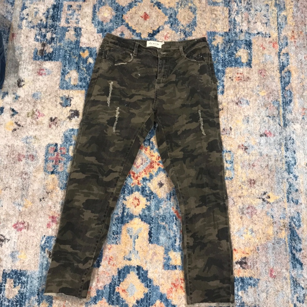 Camo cropped jeans